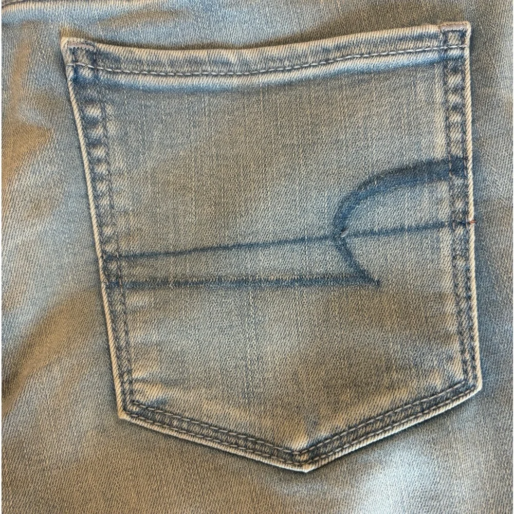American Eagle Next Level Hi Rise jeans in light wash. Size 10. - Picture 6 of 10